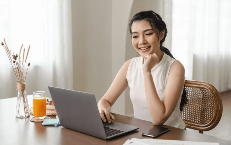 girl with laptop
