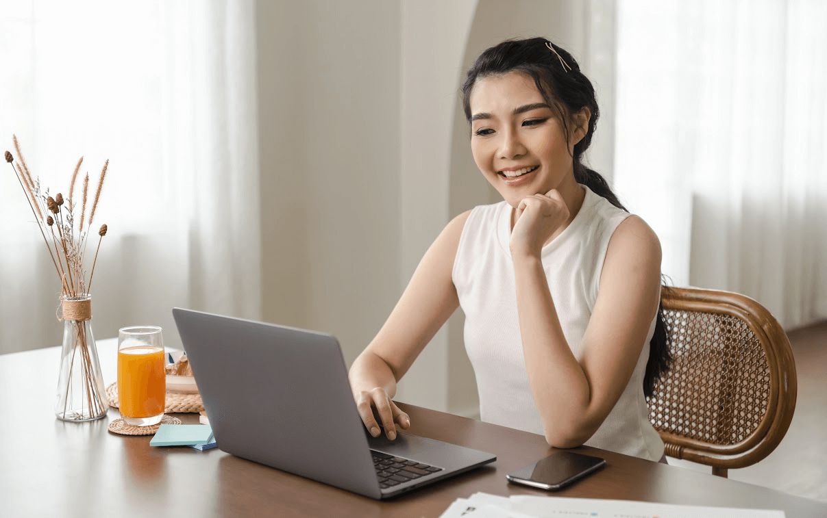 girl with laptop